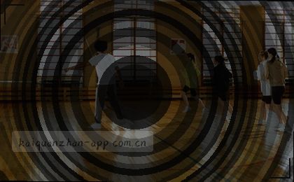 赛程表摊开在桌上,手指正划过日期。